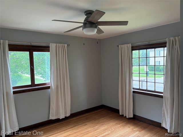 109 W Kennett Road, Pontiac, MI 48340