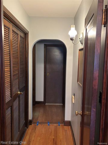 109 W Kennett Road, Pontiac, MI 48340