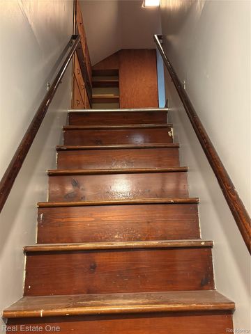 109 W Kennett Road, Pontiac, MI 48340