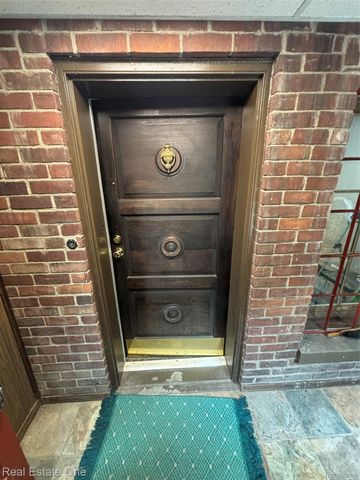 109 W Kennett Road, Pontiac, MI 48340