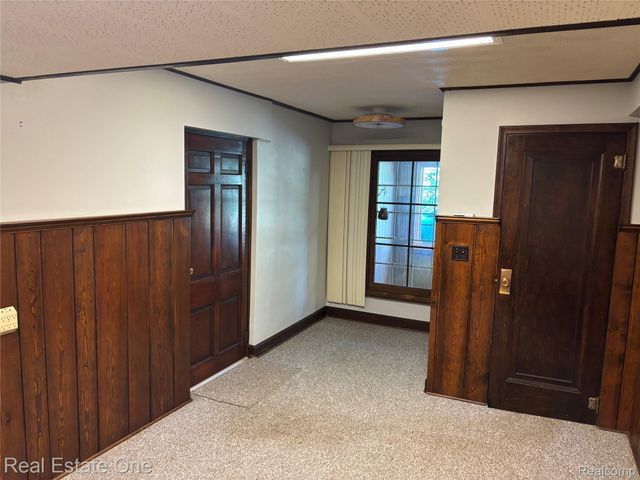 109 W Kennett Road, Pontiac, MI 48340