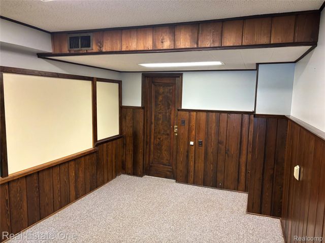 109 W Kennett Road, Pontiac, MI 48340