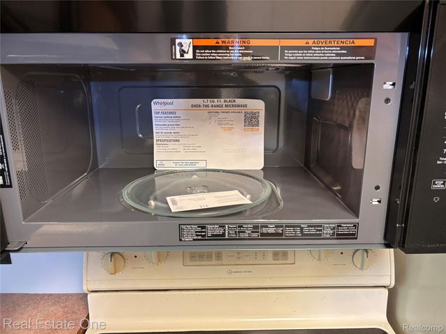 109 W Kennett Road, Pontiac, MI 48340