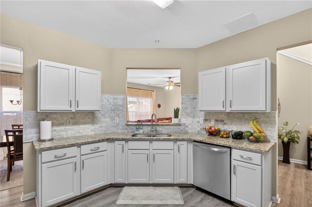 94 Hill Crest Cir, Hiram, GA 30141