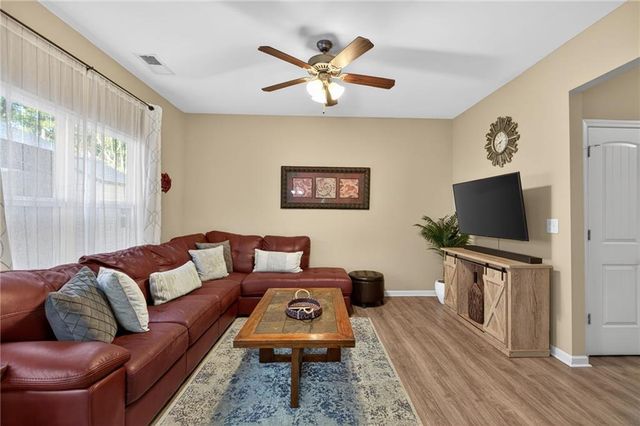 94 Hill Crest Cir, Hiram, GA 30141