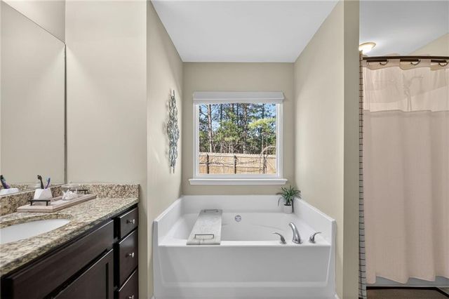 94 Hill Crest Cir, Hiram, GA 30141