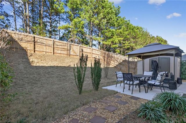 94 Hill Crest Cir, Hiram, GA 30141