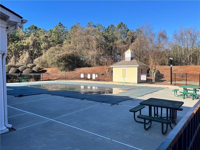 94 Hill Crest Cir, Hiram, GA 30141