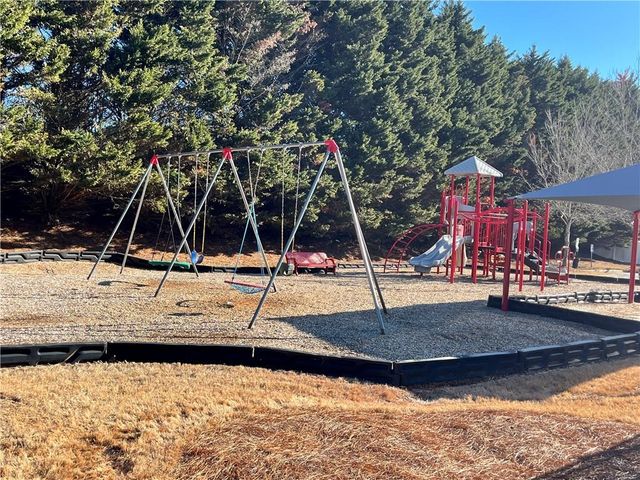 94 Hill Crest Cir, Hiram, GA 30141