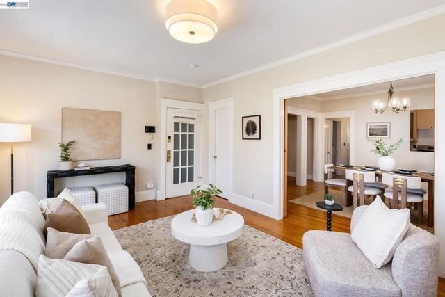 3746 Park Boulevard Way B, Oakland, CA 94610