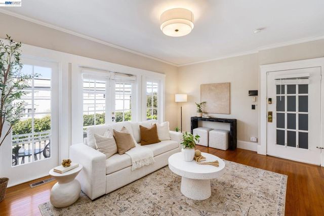 3746 Park Boulevard Way B, Oakland, CA 94610