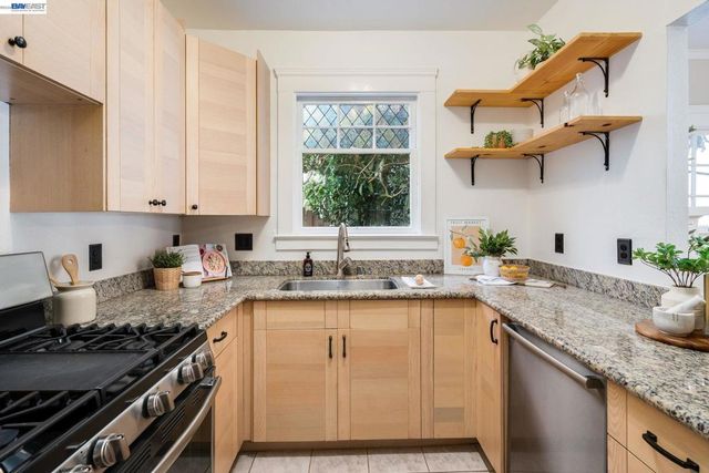 3746 Park Boulevard Way B, Oakland, CA 94610