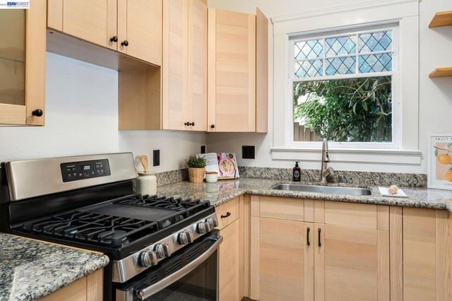 3746 Park Boulevard Way B, Oakland, CA 94610