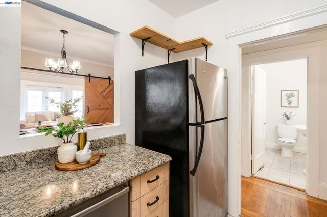 3746 Park Boulevard Way B, Oakland, CA 94610