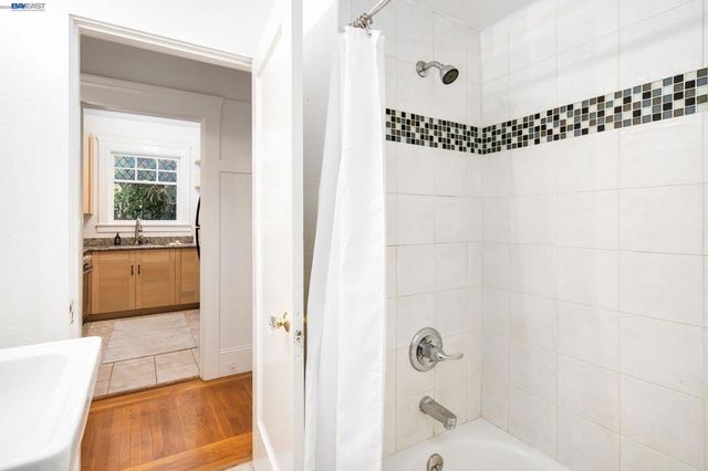 3746 Park Boulevard Way B, Oakland, CA 94610