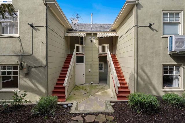 3746 Park Boulevard Way B, Oakland, CA 94610