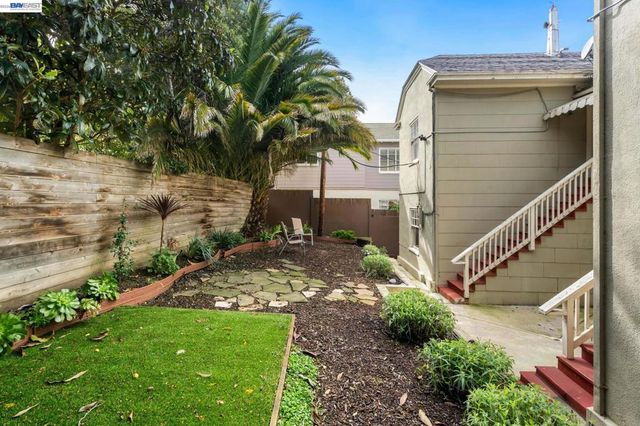 3746 Park Boulevard Way B, Oakland, CA 94610