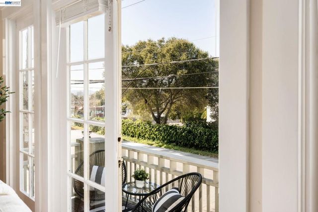 3746 Park Boulevard Way B, Oakland, CA 94610