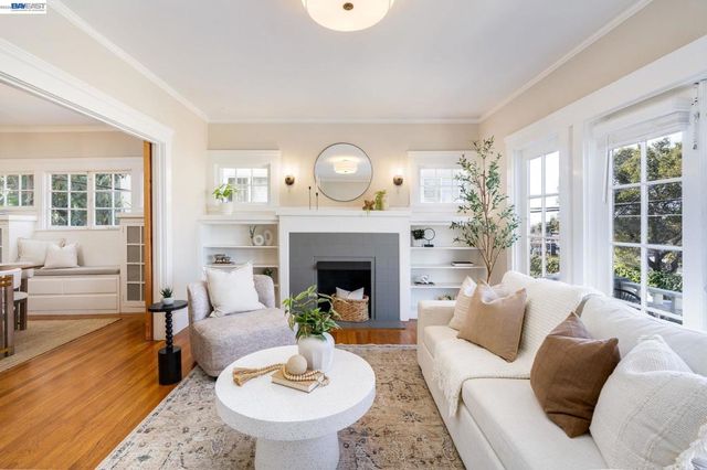 3746 Park Boulevard Way B, Oakland, CA 94610