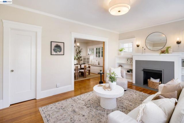 3746 Park Boulevard Way B, Oakland, CA 94610