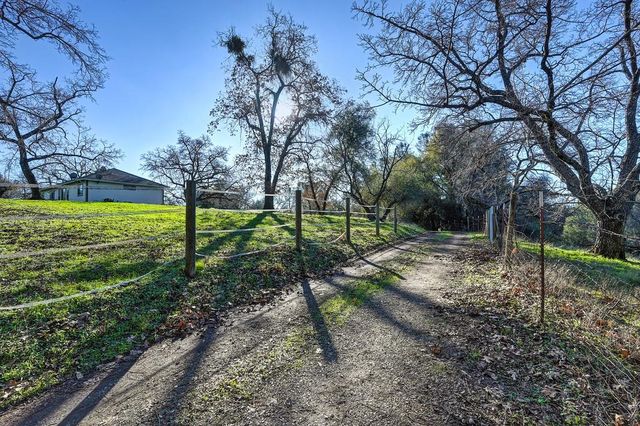 1800 Silverado Dr, Placerville, CA 95667