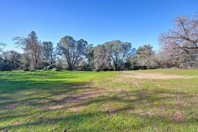 1800 Silverado Dr, Placerville, CA 95667