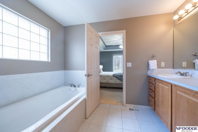 7411 San Mateo Lane, Lincoln, NE 68516