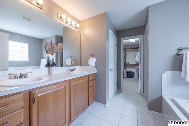 7411 San Mateo Lane, Lincoln, NE 68516