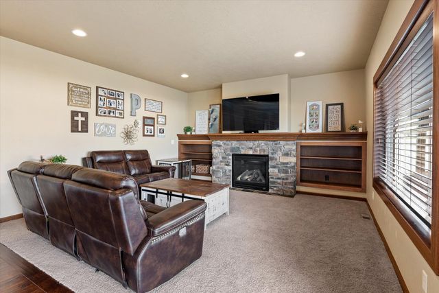 17709 E Daystar Rd, Greenacres, WA 99016