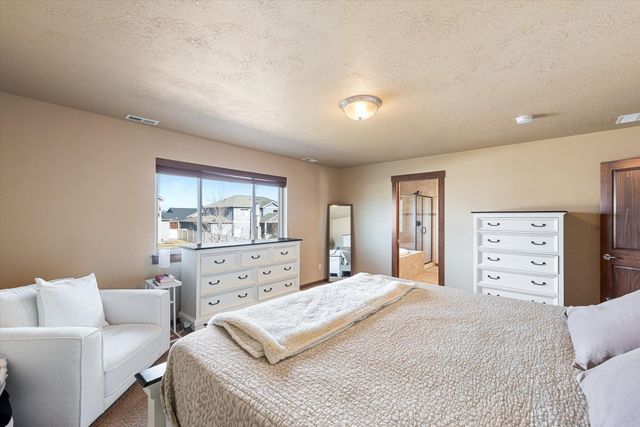 17709 E Daystar Rd, Greenacres, WA 99016