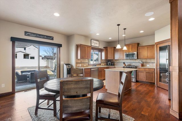 17709 E Daystar Rd, Greenacres, WA 99016