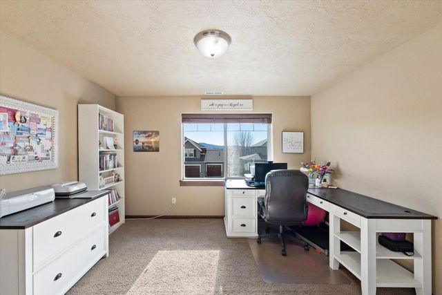 17709 E Daystar Rd, Greenacres, WA 99016