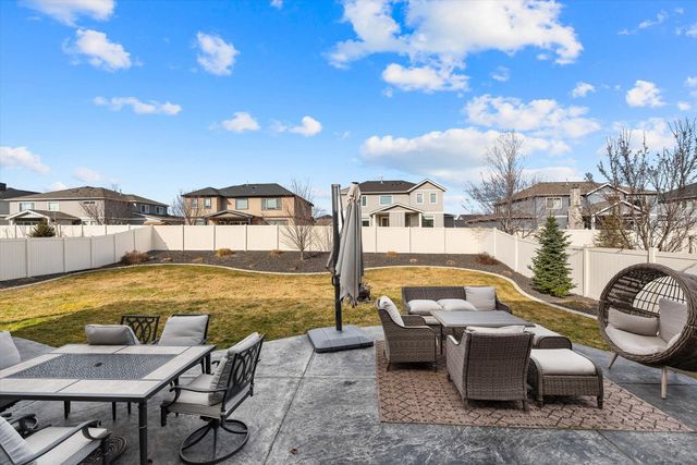 17709 E Daystar Rd, Greenacres, WA 99016