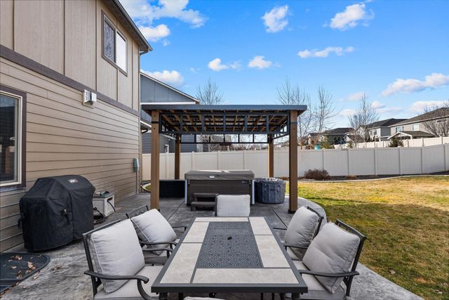 17709 E Daystar Rd, Greenacres, WA 99016