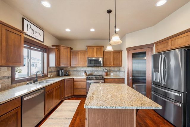 17709 E Daystar Rd, Greenacres, WA 99016