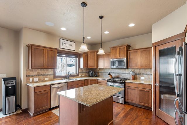 17709 E Daystar Rd, Greenacres, WA 99016