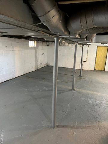 936 Stocker Avenue, Flint, MI 48503