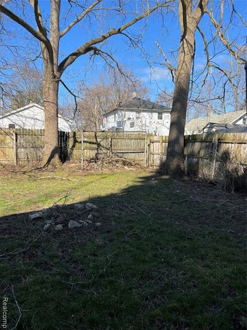 936 Stocker Avenue, Flint, MI 48503