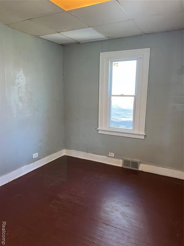 936 Stocker Avenue, Flint, MI 48503