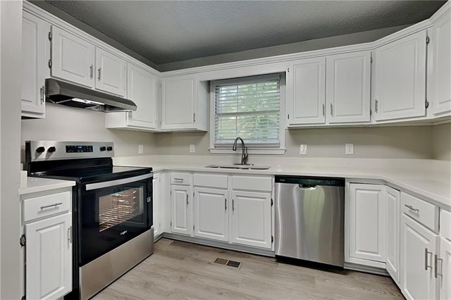 2994 Brooks Drive, Snellville, GA 30078