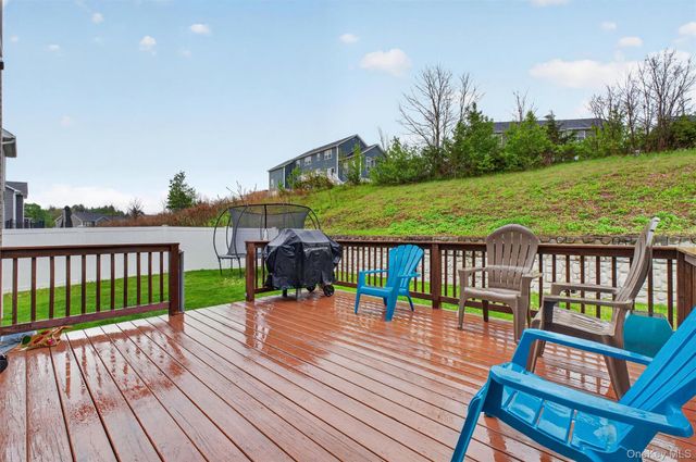 153 Stratford Drive, Poughkeepsie, NY 12603