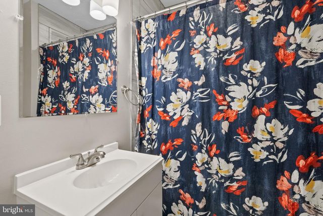 1615 FAIRLAWN AVE SE, Washington, DC 20020