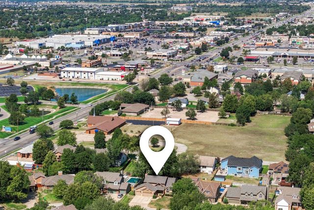 10214 W Jamesburg St, Wichita, KS 67212