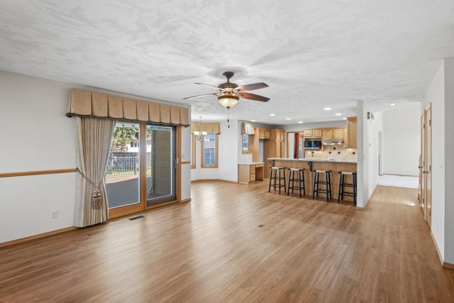 10214 W Jamesburg St, Wichita, KS 67212