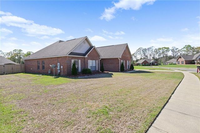 10325 Southland Way, Semmes, AL 36575