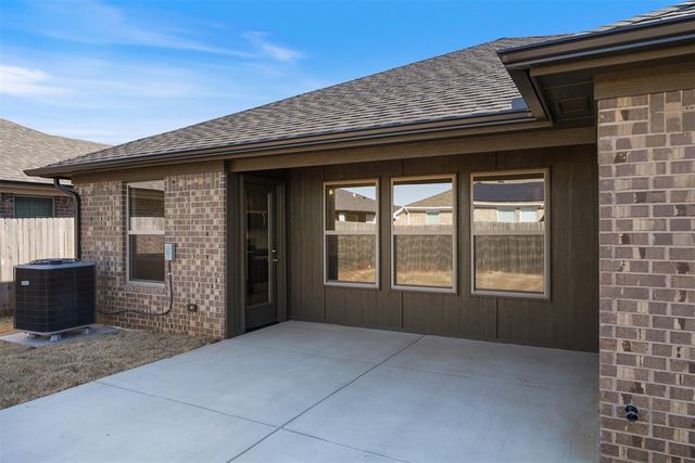 3313 Piney River Drive, Yukon, OK 73099