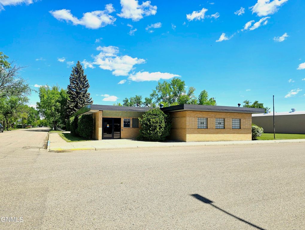 18 1st Avenue NW, Crosby, ND 58730 photo 2
