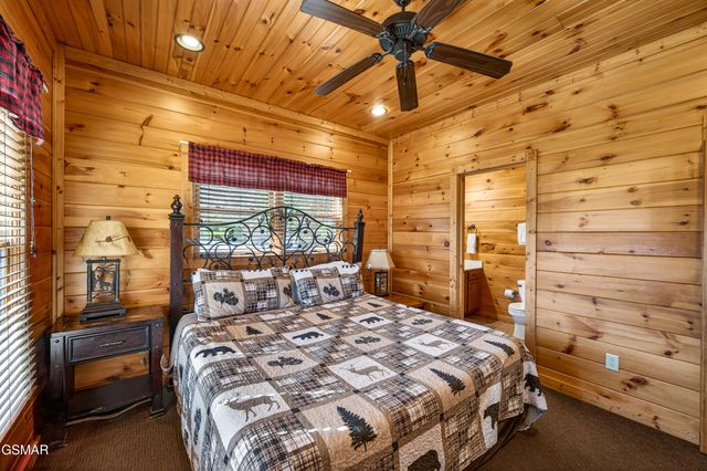 922 Parkview Point Way, Gatlinburg, TN 37738