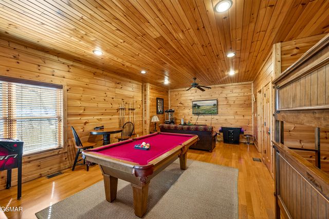 922 Parkview Point Way, Gatlinburg, TN 37738