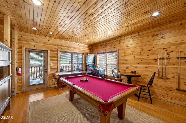 922 Parkview Point Way, Gatlinburg, TN 37738